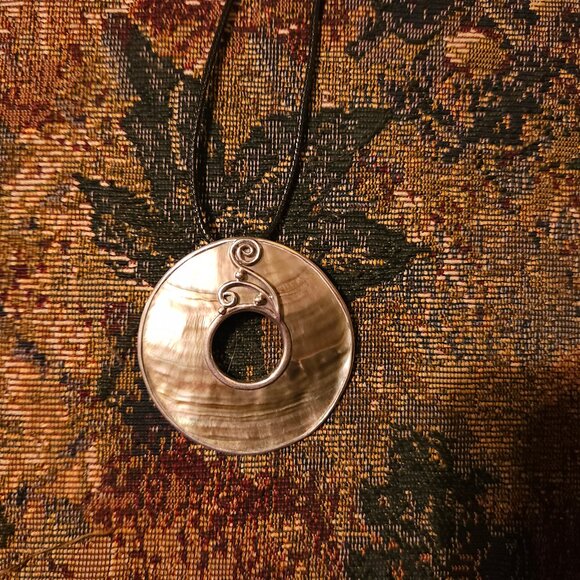 Abalone shell pendant, silver setting, wire work, vintage, artisan handmade - Picture 4 of 7